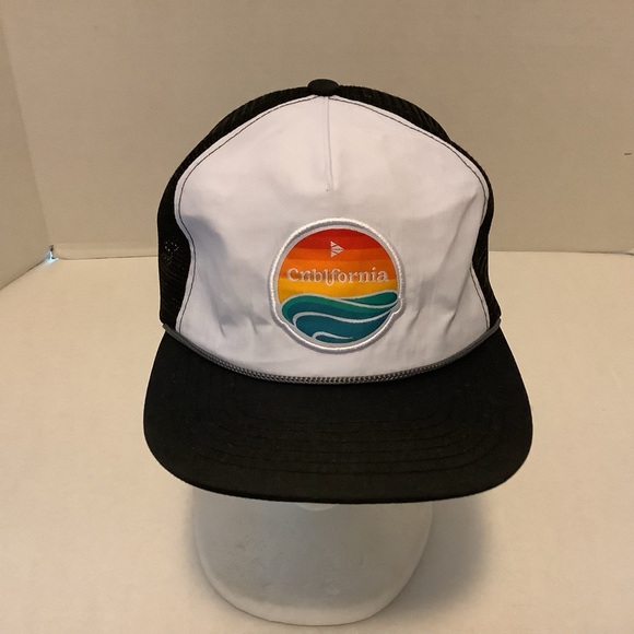 Cribs Men’s Mesh SnapBack Truckers Hat Logo Criblfornia Patch Black/White - Picture 2 of 16